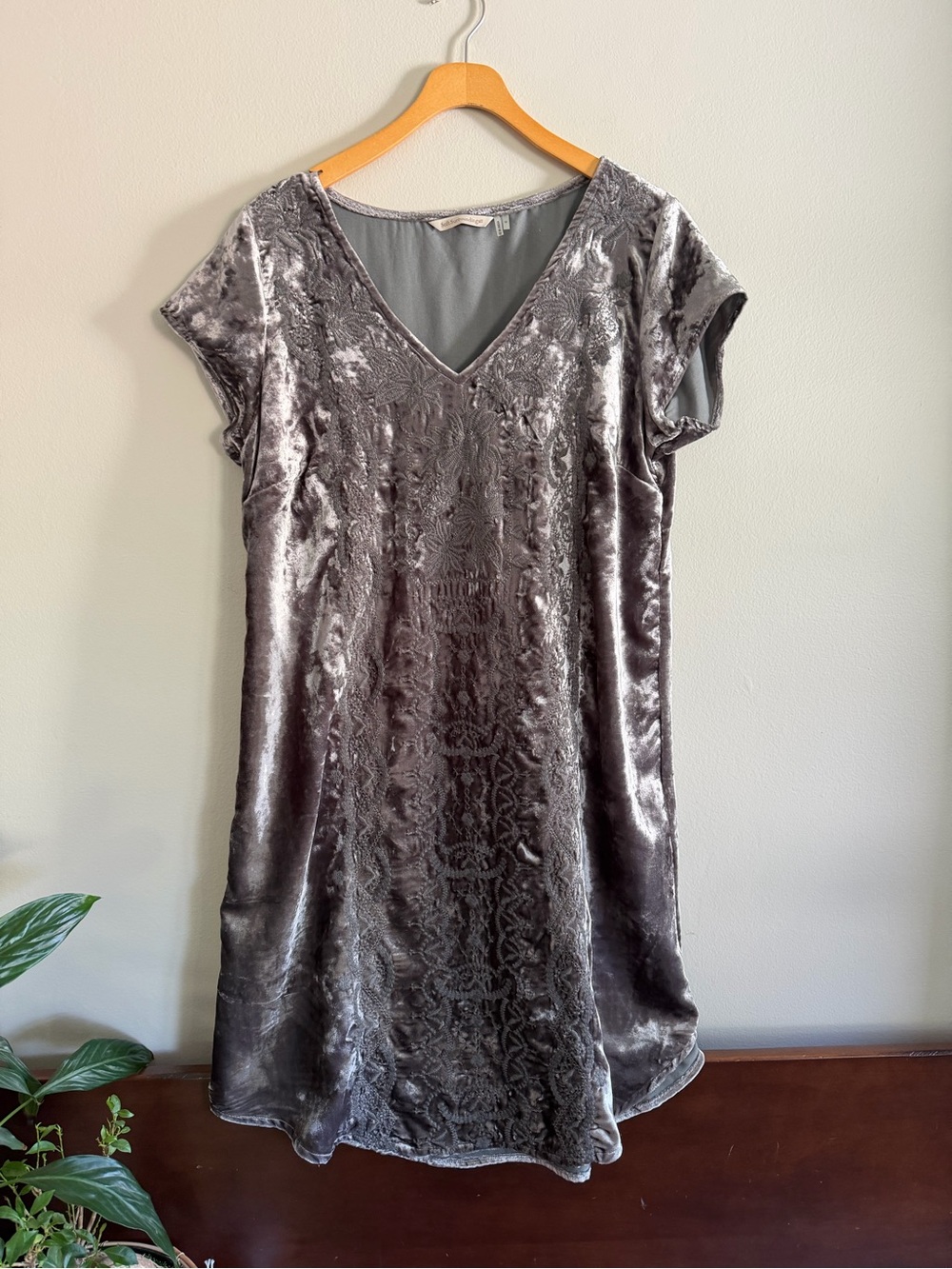 Soft Surroundings Short Sleeve Crushed Velvet Embroidered Boho Dress Gray Size M